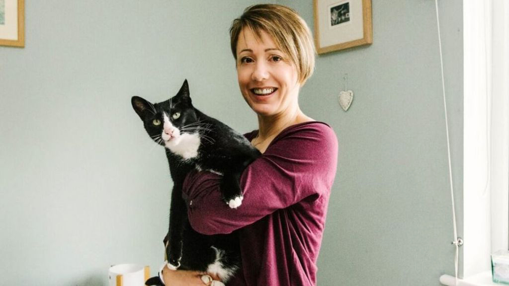 Хозяйке кота Рейчел Друэ часто бывает стыдно за своего домашнего любимца перед соседями